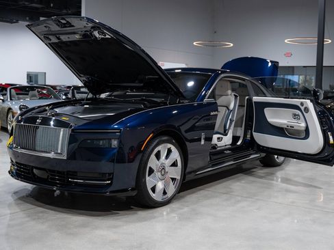 Used 2024 Rolls-Royce Spectre w/ Spectre Launch Package image 38