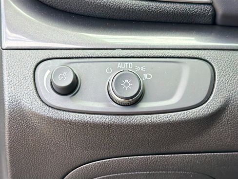 Used 2022 Buick Encore Preferred image 30