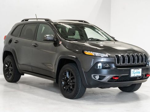 Used 2015 Jeep Cherokee Trailhawk w/ Comfort/Convenience Group AWD/4WD image 6