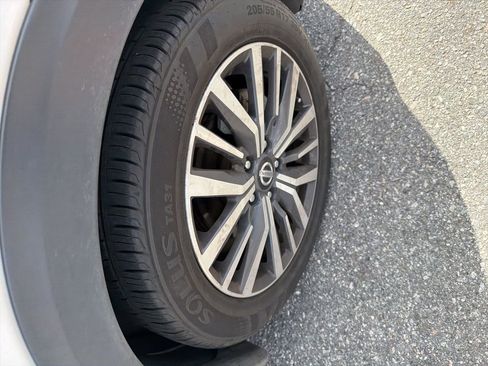 Used 2021 Nissan Kicks SV w/ Exterior Package image 12