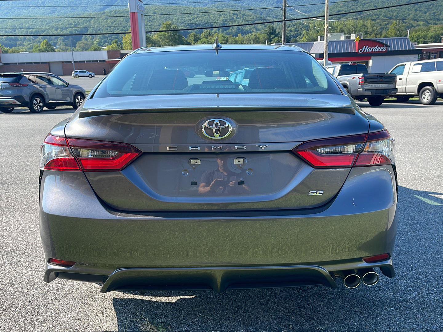 Used 2023 Toyota Camry SE FWD image 6