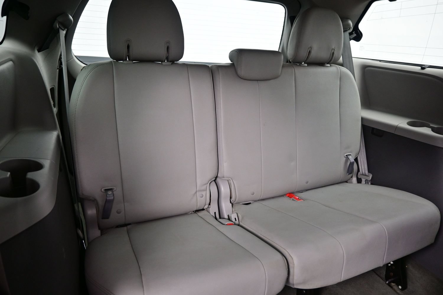 Used 2018 Toyota Sienna XLE Premium w/ Carpet Mat Package FWD image 20