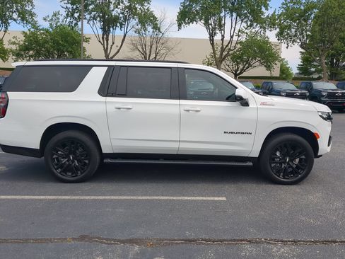 Used 2023 Chevrolet Suburban Z71 w/ Luxury Package AWD/4WD image 11