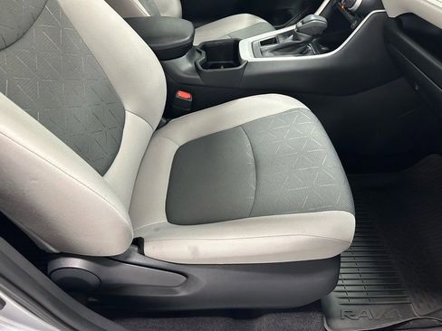 Used 2025 Toyota RAV4 XLE image 57