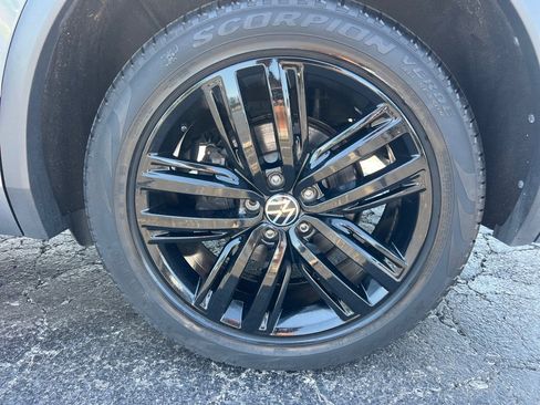Used 2022 Volkswagen Tiguan SE R-Line AWD/4WD image 43