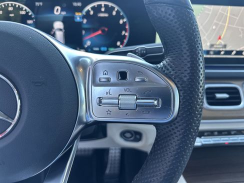 Used 2023 Mercedes-Benz GLS 450 4MATIC image 12