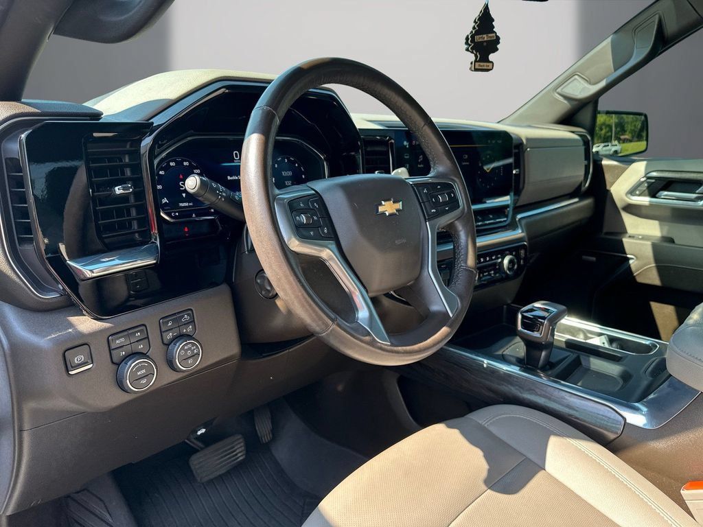 Used 2023 Chevrolet Silverado 1500 LTZ AWD/4WD image 13