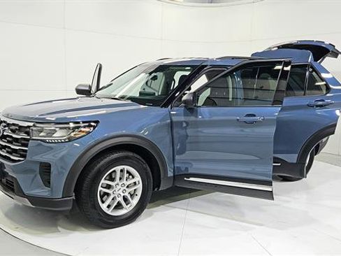 Used 2025 Ford Explorer Active RWD image 30