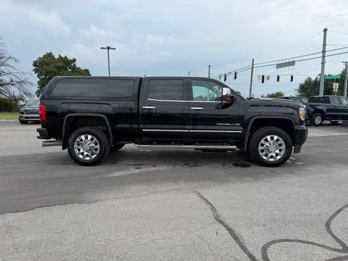 Used 2018 GMC Sierra 2500 Denali w/ Duramax Plus Package AWD/4WD image 5