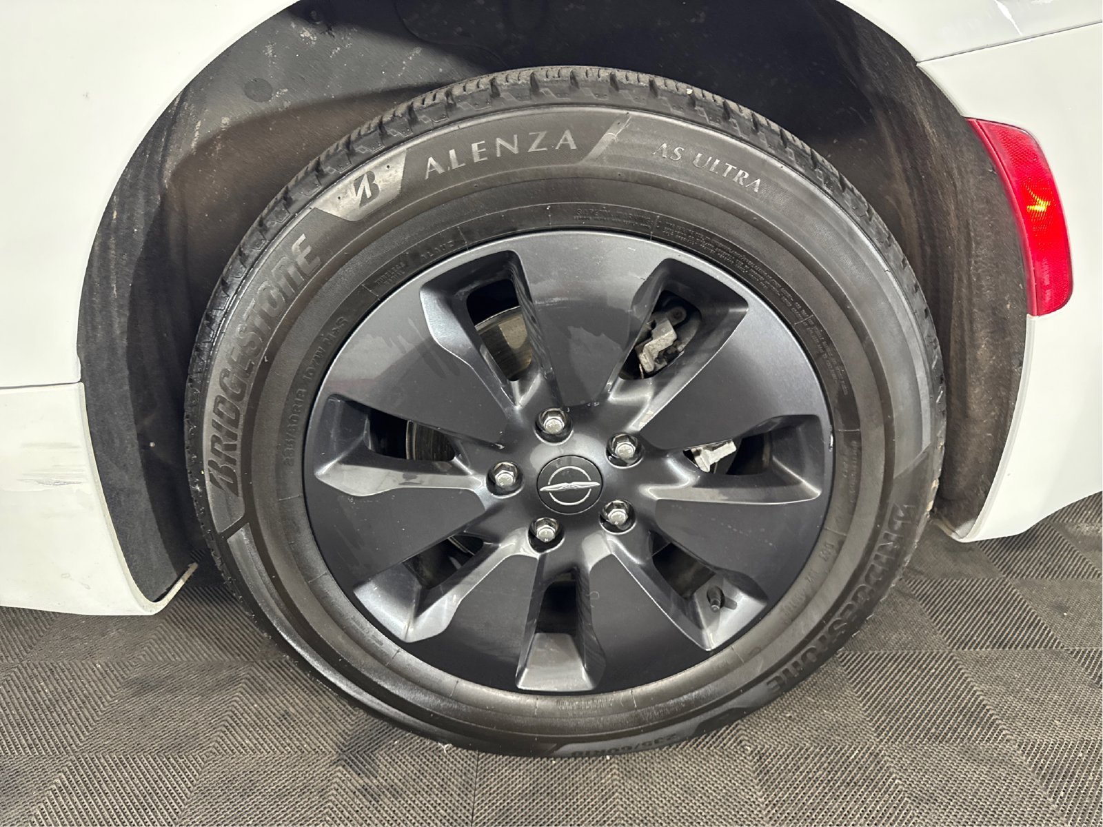 Used 2020 Chrysler Pacifica Touring w/ S Appearance Package FWD image 23