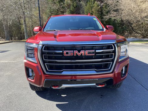 Used 2022 GMC Yukon XL AT4 image 3