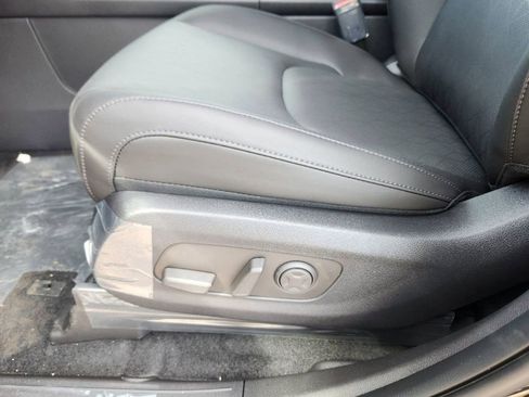 Used 2025 Kia Carnival SX image 11