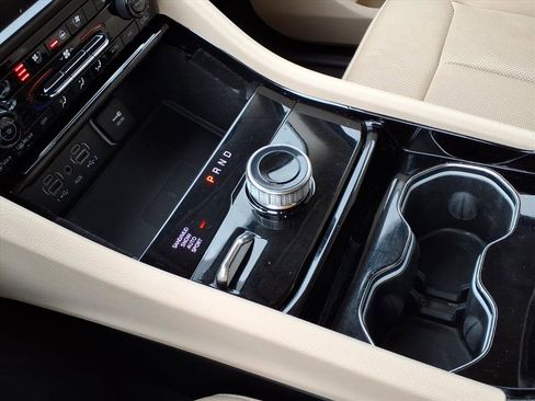 Used 2021 Jeep Grand Cherokee L Limited w/ Luxury Tech Group II image 11