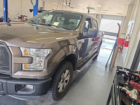 Used 2016 Ford F150 XLT AWD/4WD image 5