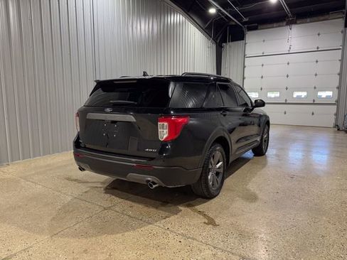 Used 2023 Ford Explorer XLT w/ XLT Sport Appearance Package AWD/4WD image 6