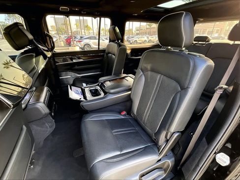 Used 2022 Jeep Grand Wagoneer Series II w/ Premium Group II image 17