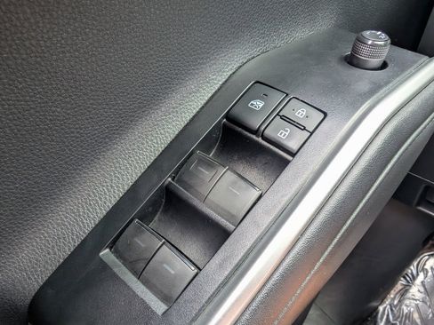 Used 2021 Toyota Highlander XLE image 38