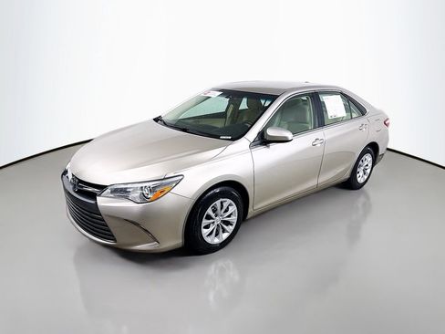 Certified 2016 Toyota Camry LE image 3