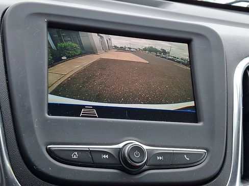 Used 2021 Chevrolet Equinox LS w/ LS Convenience Package FWD image 19