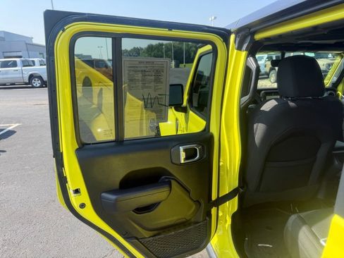 Used 2023 Jeep Gladiator Sport AWD/4WD image 38