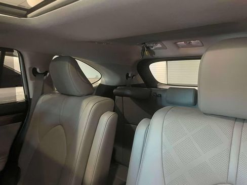 Used 2024 Toyota Highlander Platinum AWD/4WD image 13
