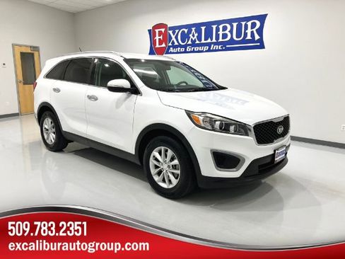 Used 2016 Kia Sorento LX image 1