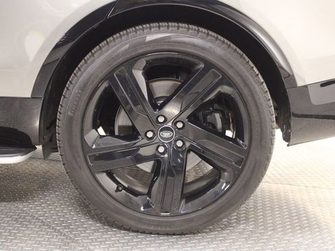 Used 2025 Land Rover Discovery Metropolitan Edition AWD/4WD image 14
