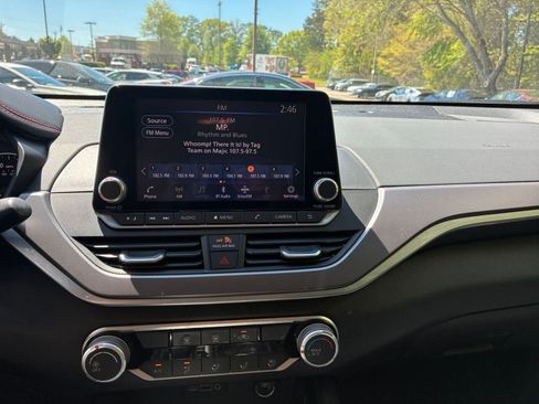 Used 2025 Nissan Altima 2.5 SR image 17