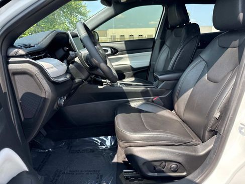 Used 2024 Jeep Compass Limited image 22