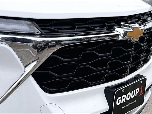 Used 2025 Chevrolet Trax LT w/ LT Convenience Package image 29