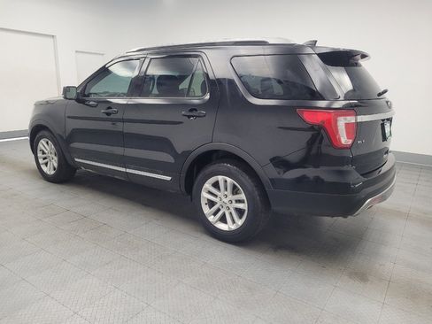Used 2017 Ford Explorer XLT FWD image 3