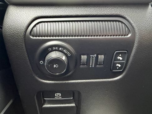 Used 2024 Jeep Wagoneer L Series II w/ Flexible Seating Group RWD image 37