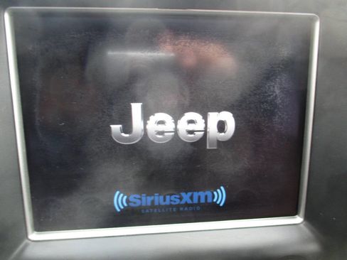 Used 2018 Jeep Grand Cherokee Limited image 33