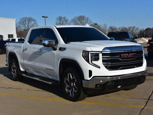 Used 2025 GMC Sierra 1500 SLT image 3