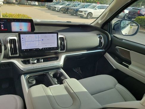 Used 2026 Ford Expedition Max Platinum w/ Platinum Ultimate Package AWD/4WD image 21