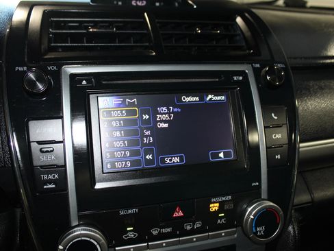 Used 2014 Toyota Camry SE FWD image 14