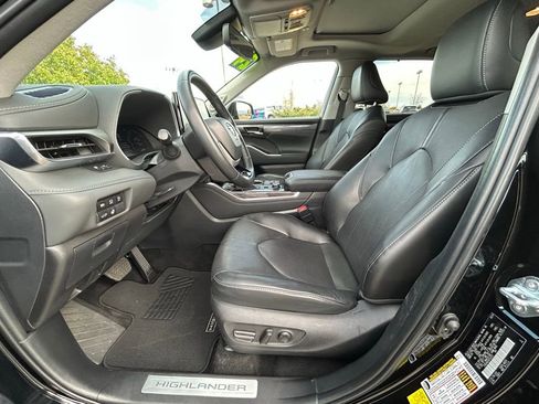 Used 2024 Toyota Highlander Limited AWD/4WD image 11