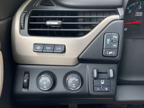 Used 2017 GMC Yukon Denali AWD/4WD image 19