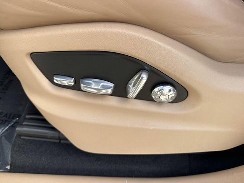 Used 2020 Porsche Cayenne image 28