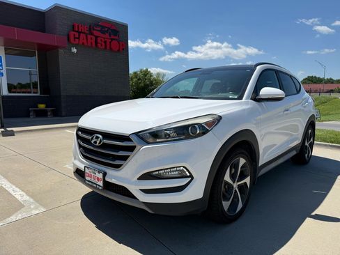 Used 2017 Hyundai Tucson Value AWD/4WD image 2