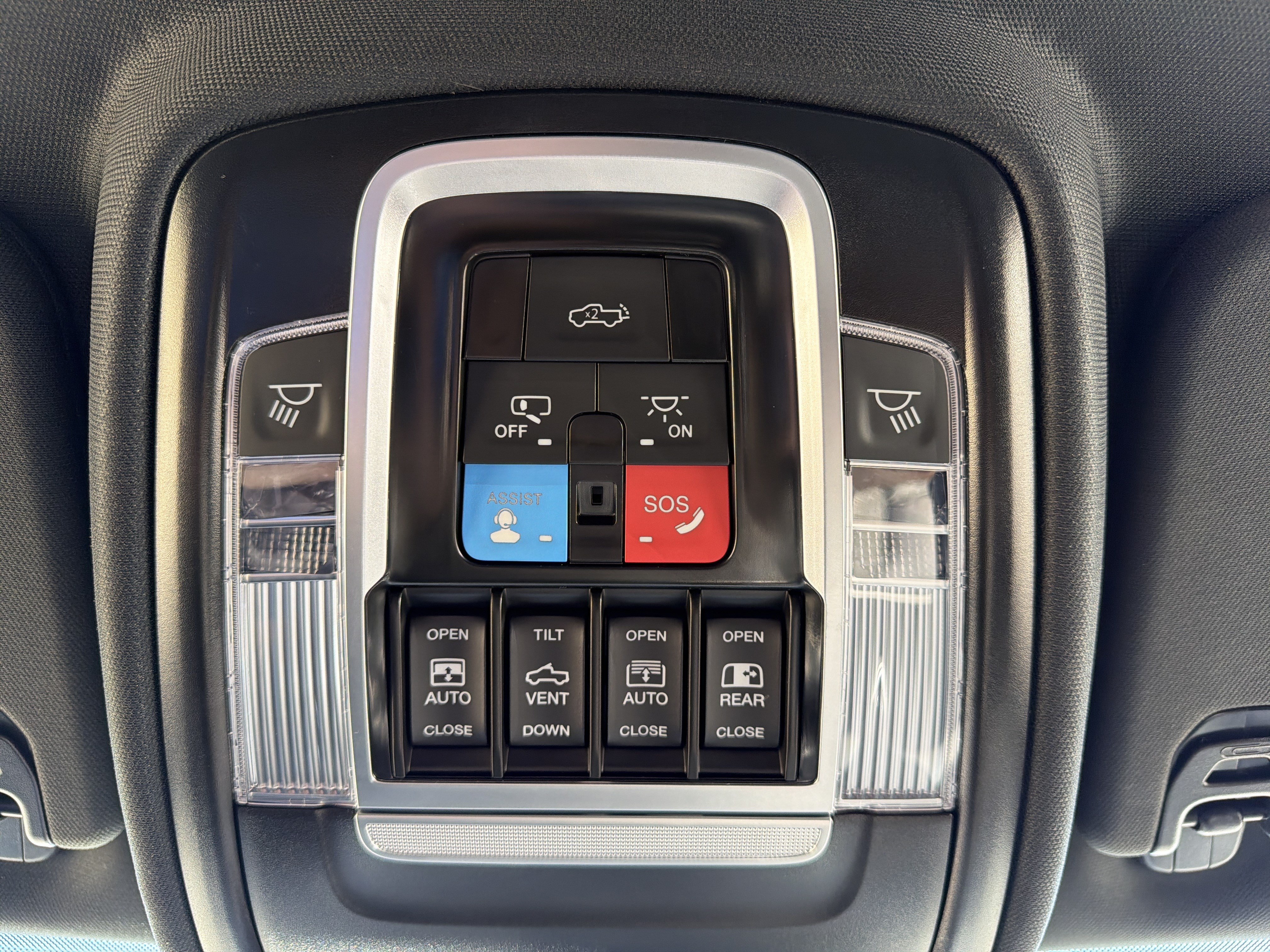 Used 2026 RAM 1500 Laramie AWD/4WD image 23