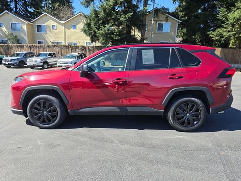 Used 2019 Toyota RAV4 LE FWD image 16