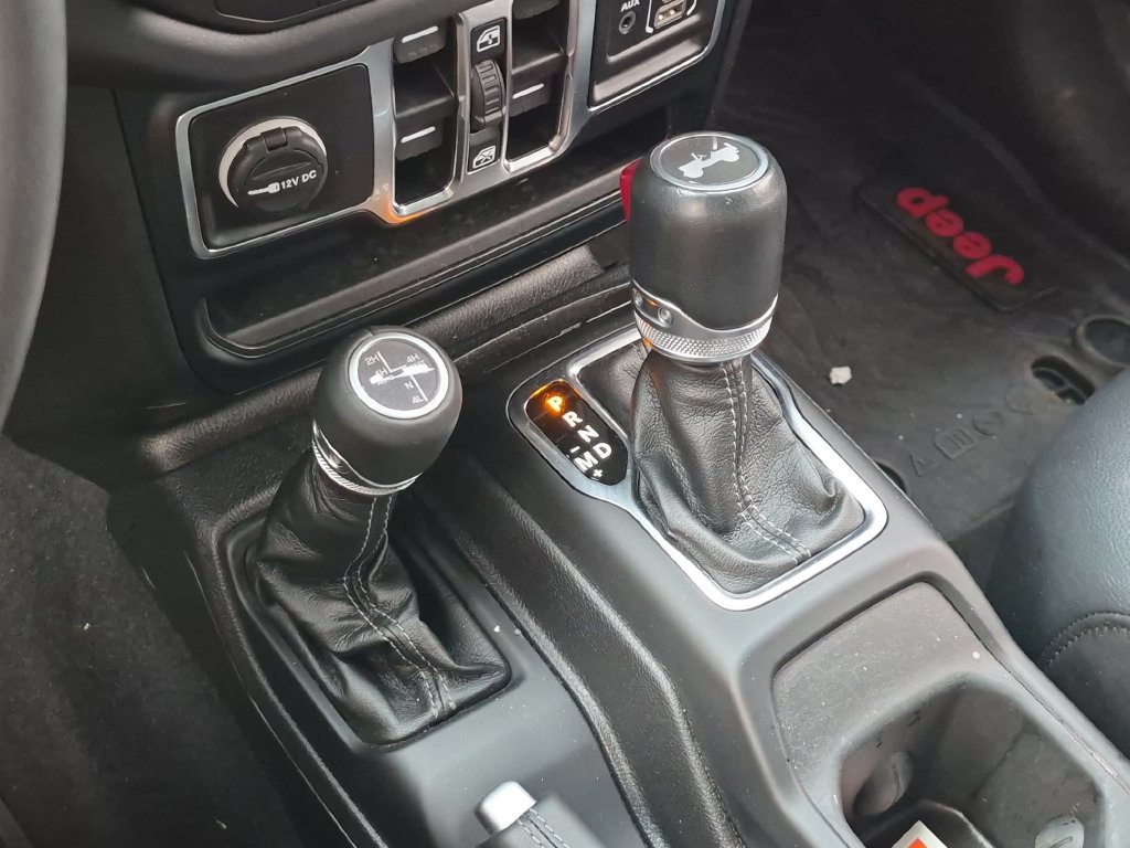 Used 2024 Jeep Wrangler Unlimited Sahara w/ Safety Group AWD/4WD image 12