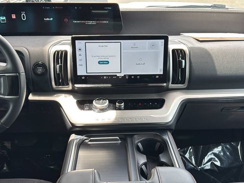 Certified 2025 Ford Expedition Active AWD/4WD image 9