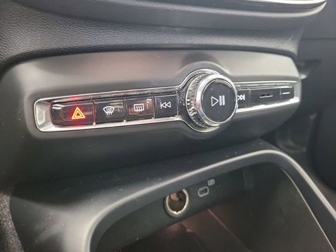 Used 2022 Volvo XC40 P8 Recharge Plus AWD/4WD image 30