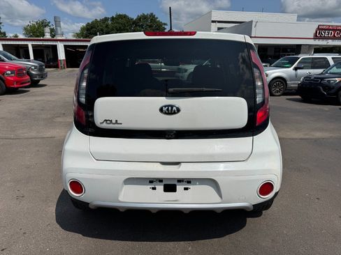 Used 2018 Kia Soul + FWD image 4