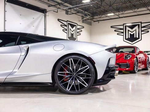 Used 2022 McLaren GT RWD image 15
