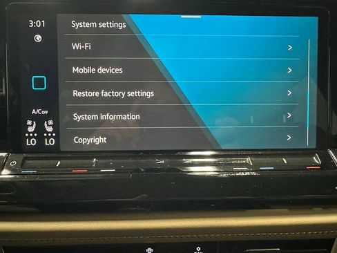 Used 2025 Volkswagen Atlas Cross Sport SE image 33