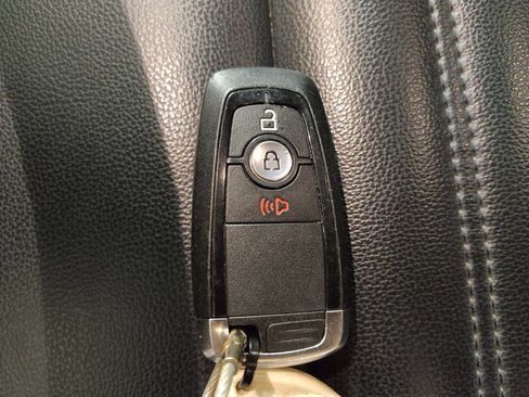 Used 2024 Ford Edge SEL image 32