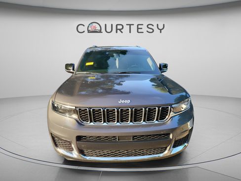 Used 2025 Jeep Grand Cherokee L Limited w/ Trailer Tow Package RWD image 29